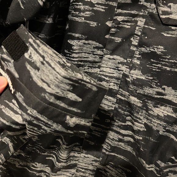 Men's Under Armour Winter Coat - Picture 5 of 7